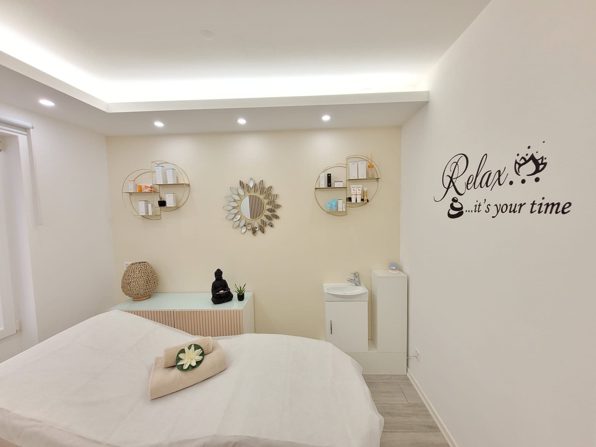 Sala massaggi e trattamenti relax - Estetica Morena Bioggio