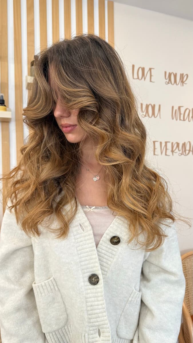 Balayage miele con volume naturale - Salone Bioggio