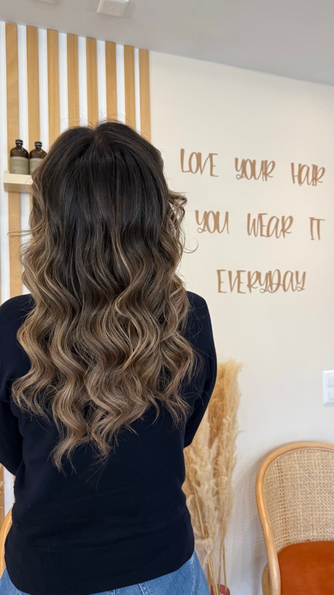 Balayage con onde naturali - Colorazione Hairstyle Bioggio