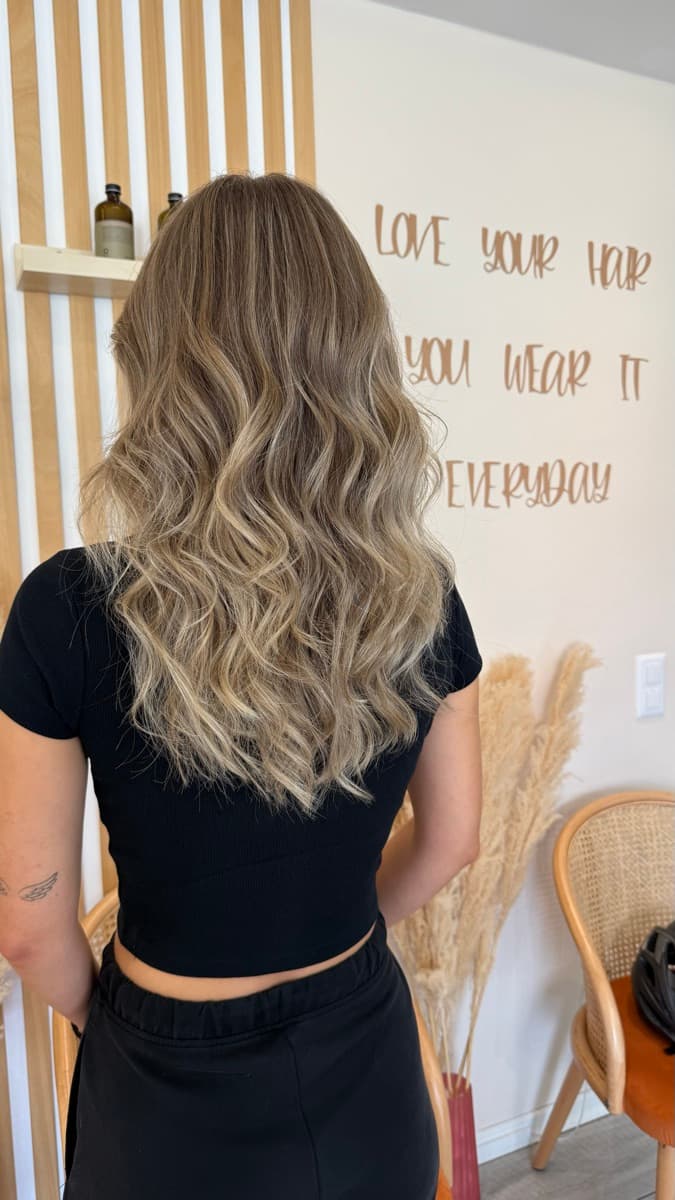 Biondo freddo con onde morbide - Colorazione Bioggio