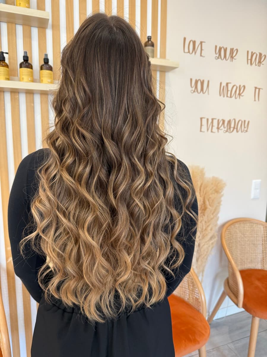 Balayage onde lunghe castane e bionde - Salone Bioggio